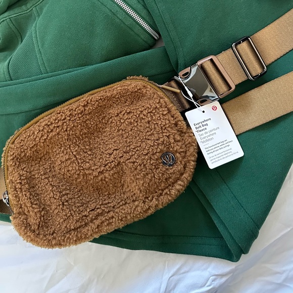 LULULEMON/Everywhere FLEECE BELT BAG/NEW - Picture 8 of 8